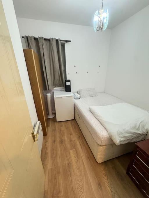 Private Double Bedroom In Hounslow Near Heathrow Londres Exterior foto
